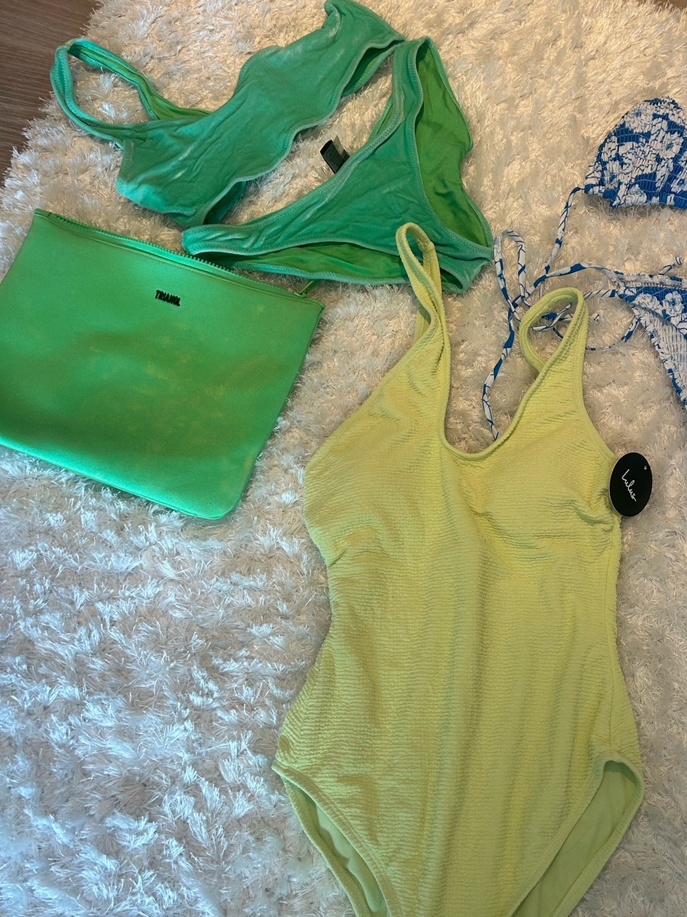 BUNDLE of bathingsuits.